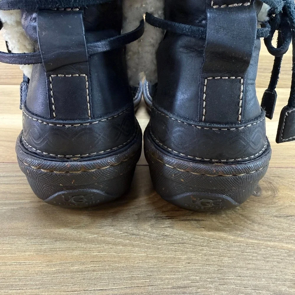 UGG Cove Ankle Boots 9 Black Leather Shearling Fur Lined Cozy Sherpa Cabin Core